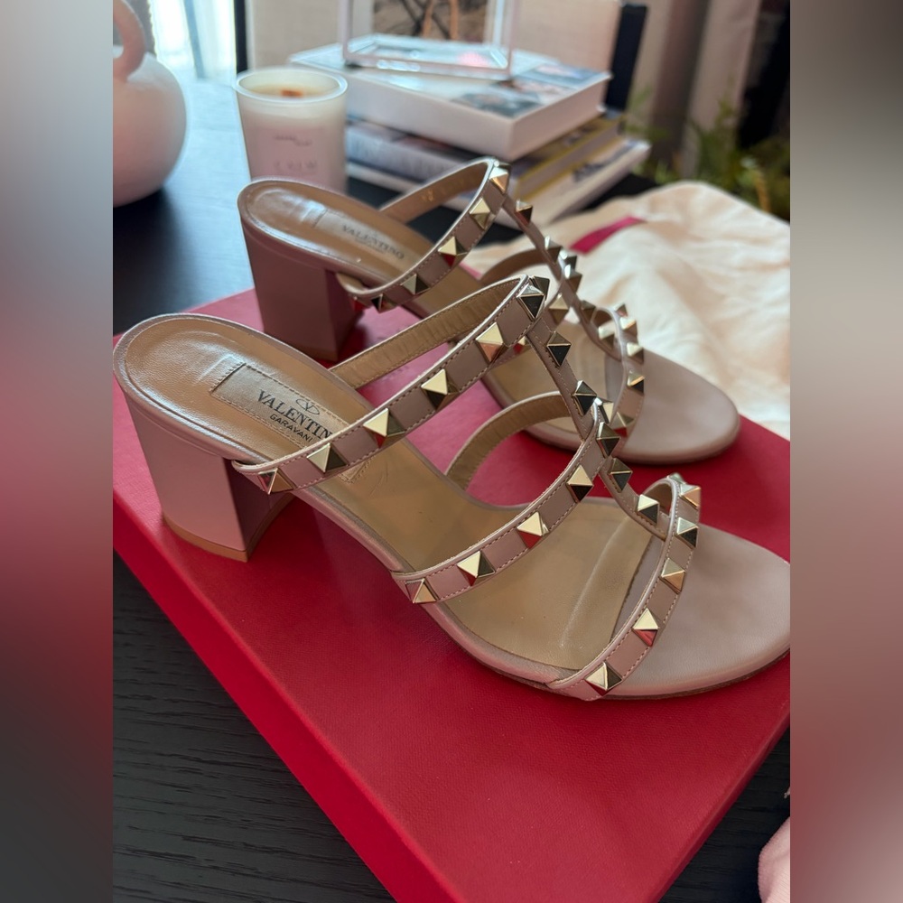 Valentino Garavani Rockstud Calfskin Leather Slide Sandals 60MM